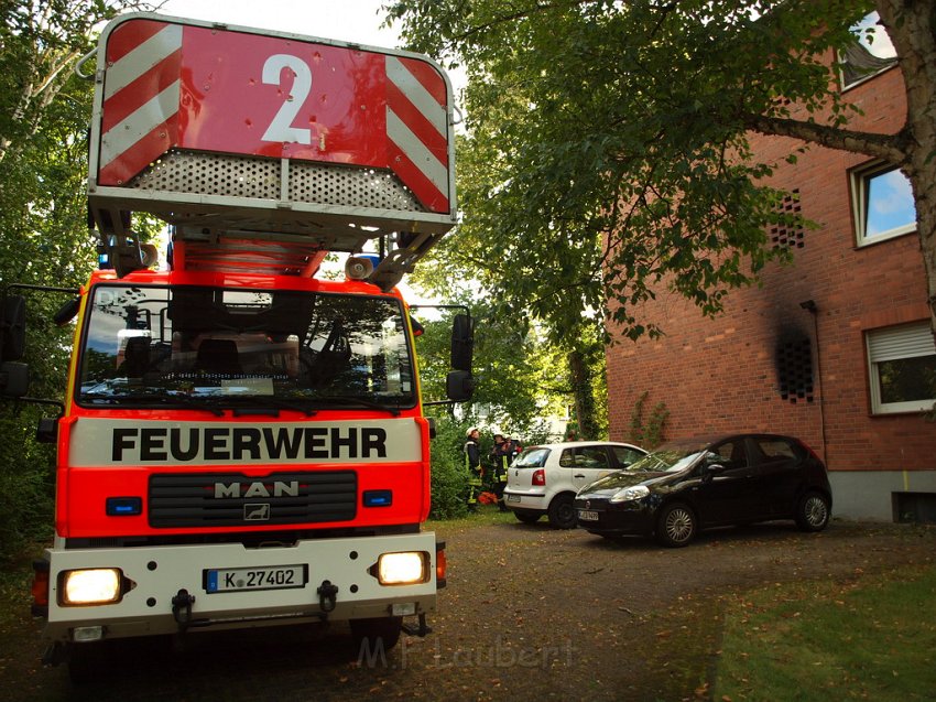 Feuer2 Koeln Rodenkirchen Pfarrer te Rehstr P120.JPG